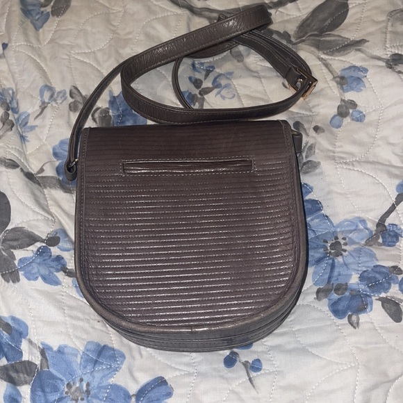 LAURA MERKIN GREY LEATHER cross body with adjustable strap! - Picture 3 of 7